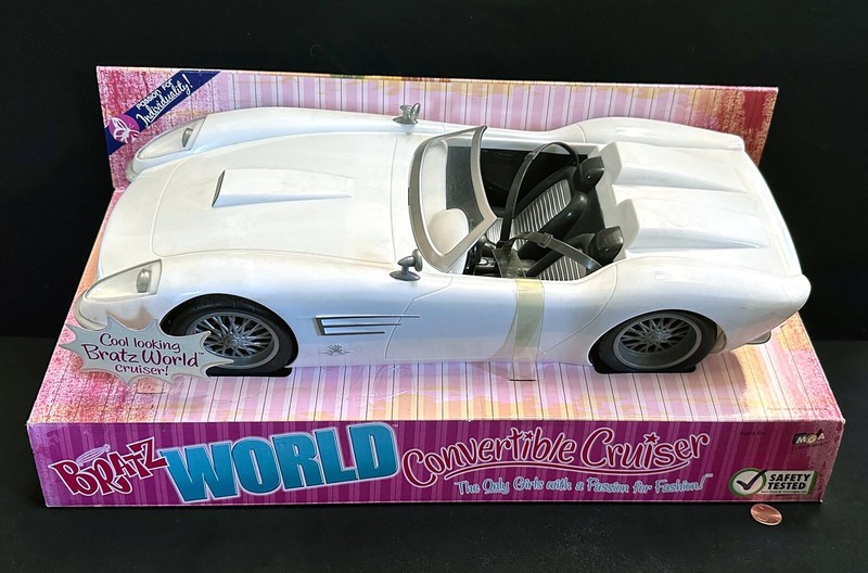 MGA BRATZ World White Convertible Cruiser Maserati Roadster - 17