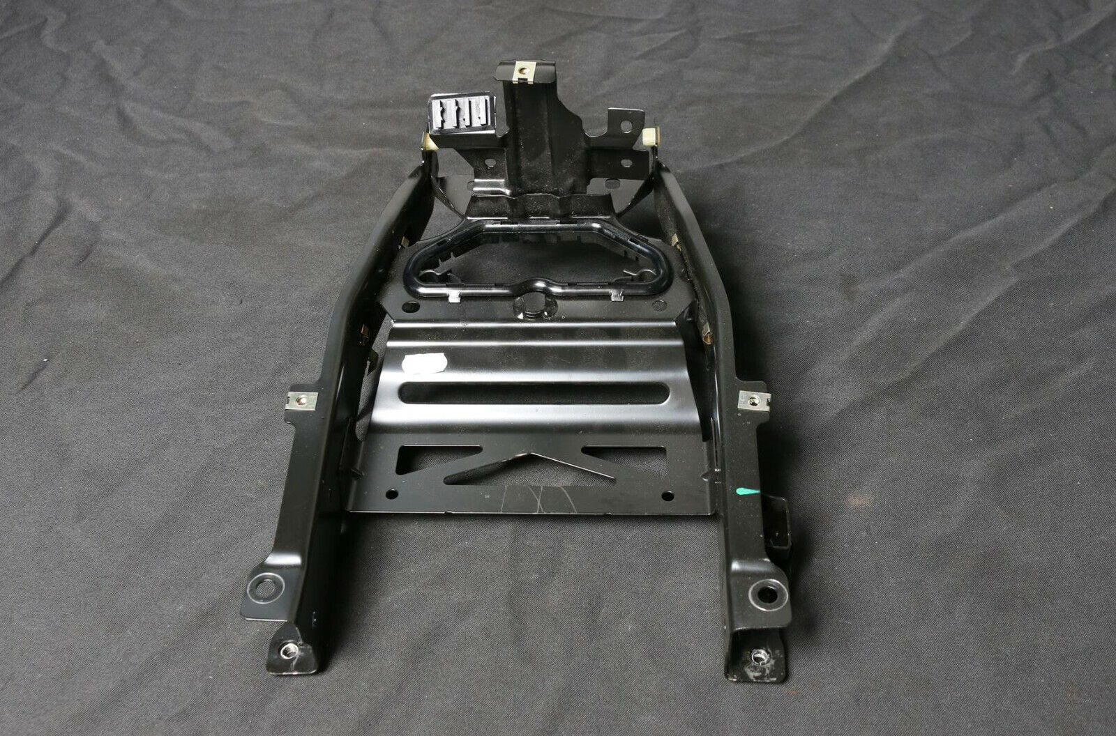 48.760km Porsche 911 997 Support Carrier for Tunnel Centre Console 99755216303