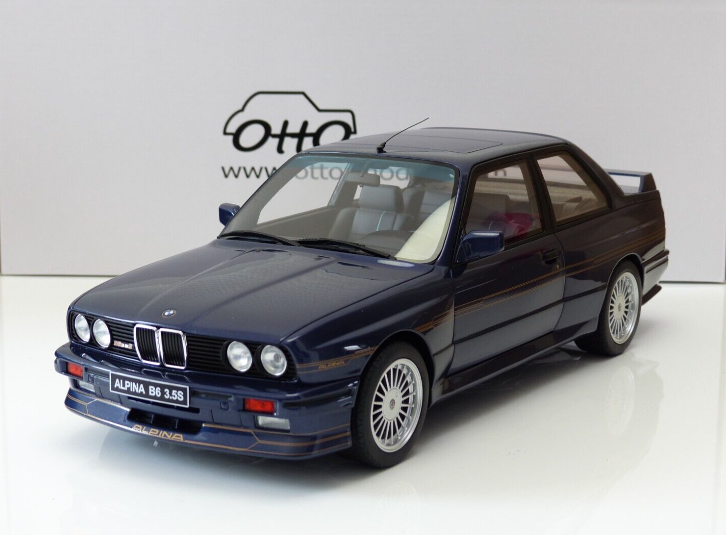 ミニカー MINI GT BMW M3 E30 ALPINA B6 3.5 1/64 Alpina B6 3.5S (BMW E30 M3) by MiniGT , diecast car