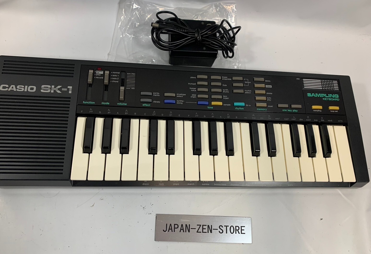 Casio SK-1 32 Key Lo-Fi Sampling Synth Electronic Keyboard Casio SK-1 32 Key Lo-Fi Sampling Synth Electronic Keyboard