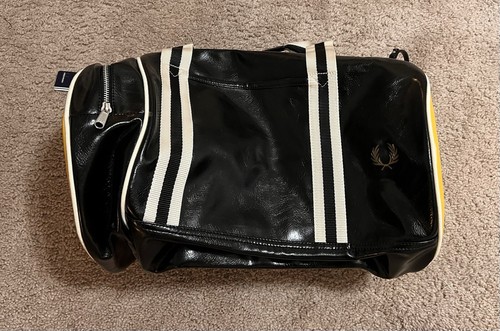 FRED PERRY CLASSIC RETRO BARREL BAG - BLACK/YELLOW OLD