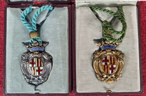 PAIR OF MEDALS. FOIM COMMITTEE, GOLDEN AND ENAMELED SILVER. XXTH CENTURY.