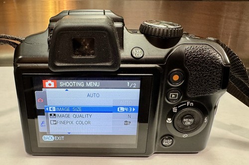 パ*ダ様 Fujifilm Siri F2.8 & Olympus K-Imag Fujifilm extends range to include FinePix S8500, S8300 and