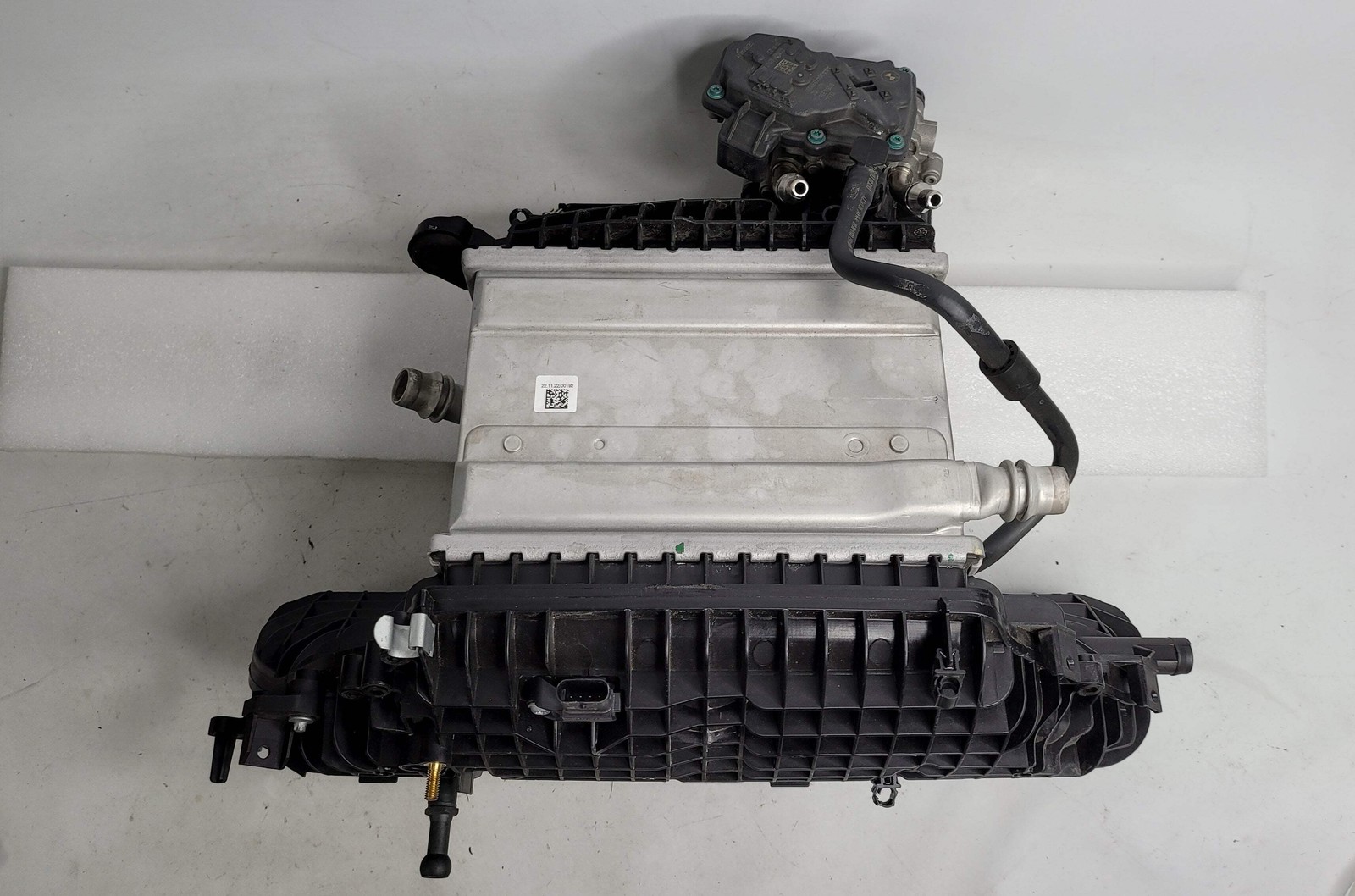 0 Bmw M3 M4 G80 G82 G83 INTAKE CHARGE AIR COOLER THROTTLE VALVE MANIFOLD 72440097 image 2
