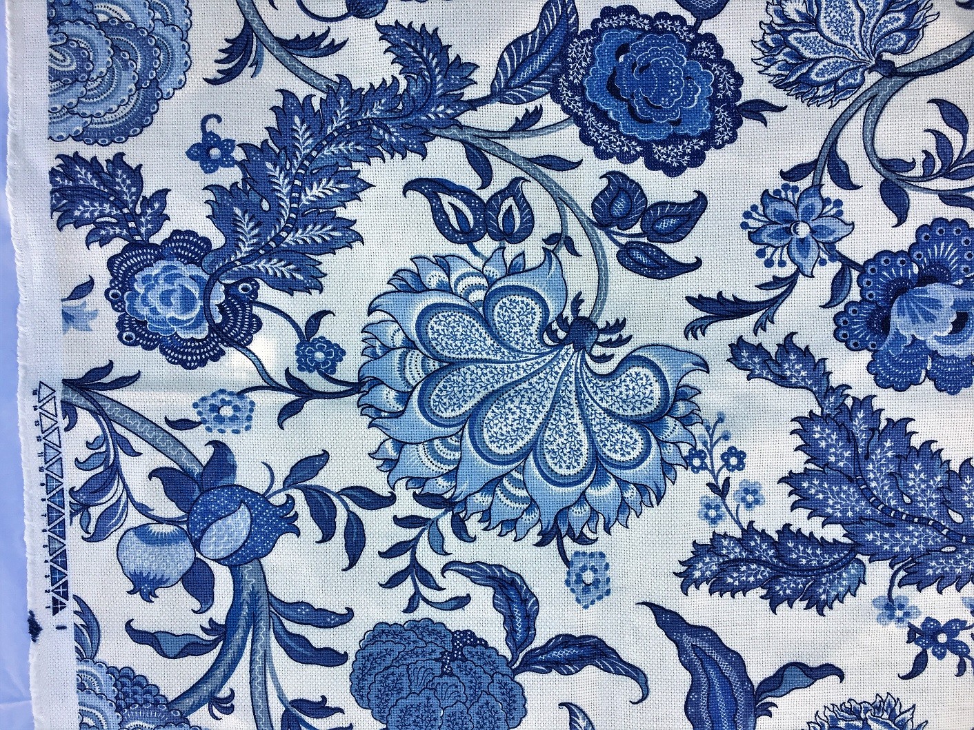 KRAVET Barclay Butera Woven Floral Blue & Cream Linen Cotton Fabric 1.33 YDS New