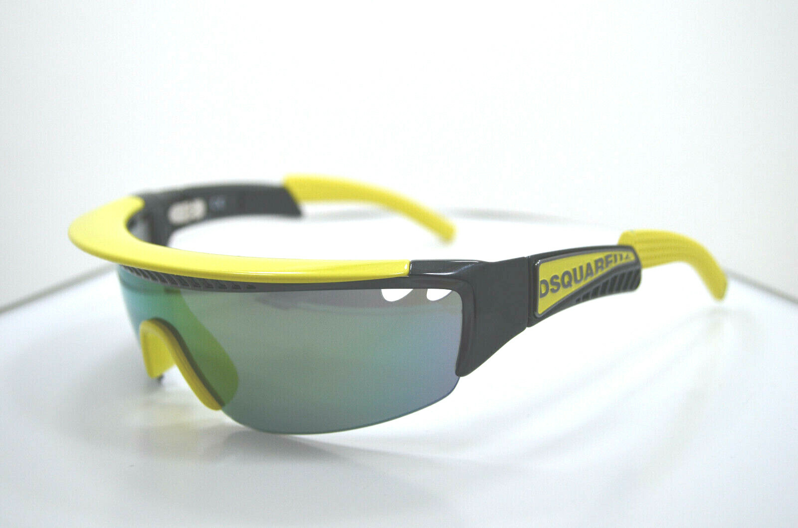 Dsquared2 キャットアイフレムメカネ DQ5300 001 D Squared 2 at Amazon Women's Clothing store