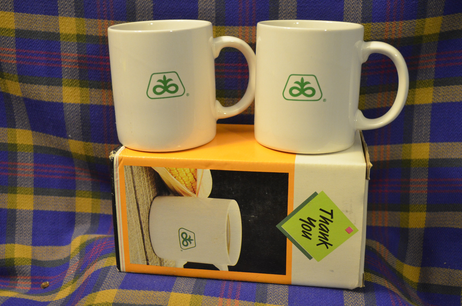 Pair of Vintage PIONEER Coffee Mugs in THANK YOU Box from Pioneer Sales Rep