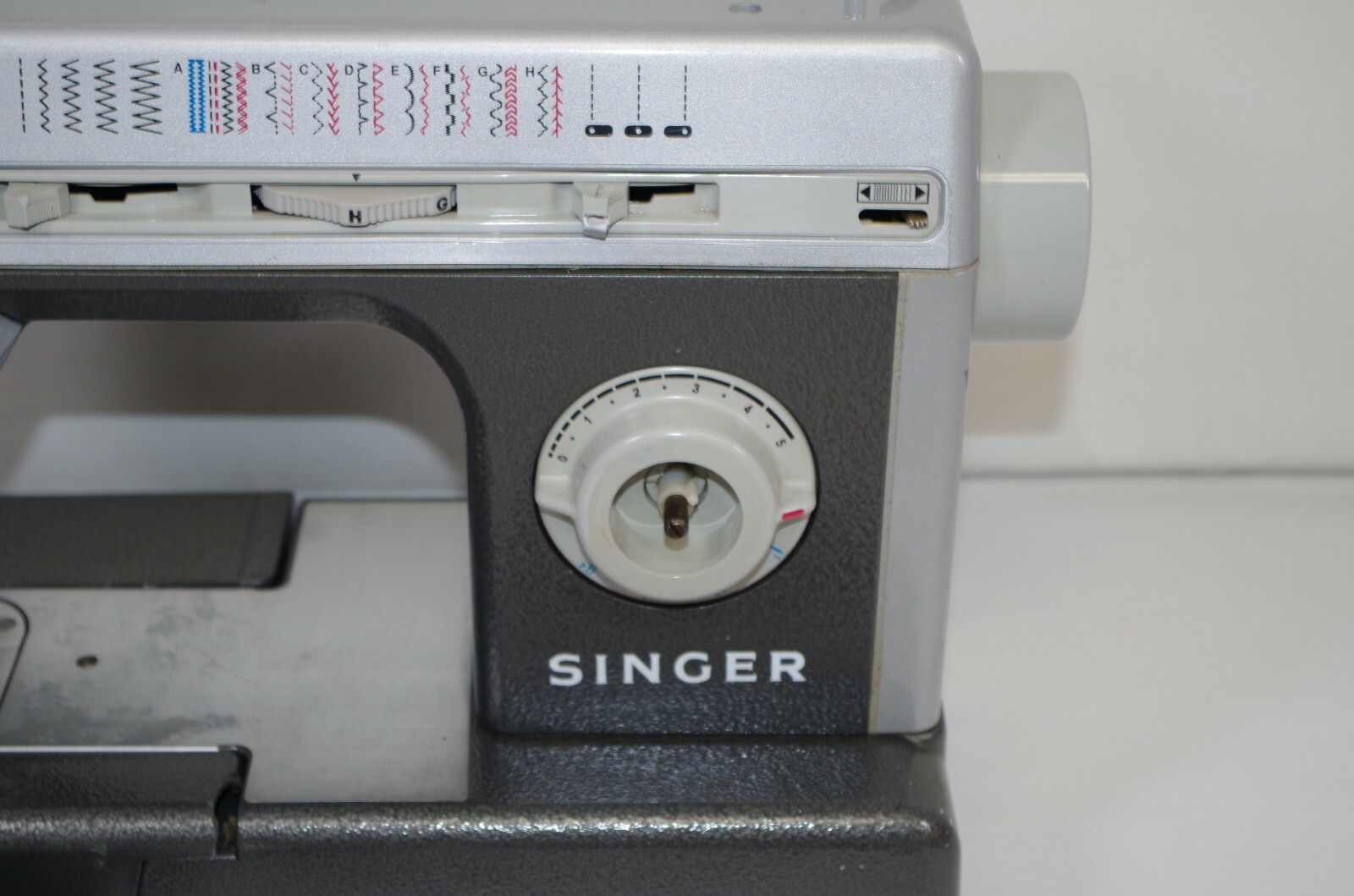 Singer CG-590 C Commercial Mechanical Sewing Machine Professional
