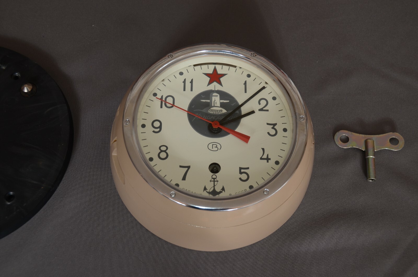 VINTAGE USSR RUSSIAN SUBMARINE SHIP CLOCK W KEY (WORKING) HEAVY 5-1/2 LBS