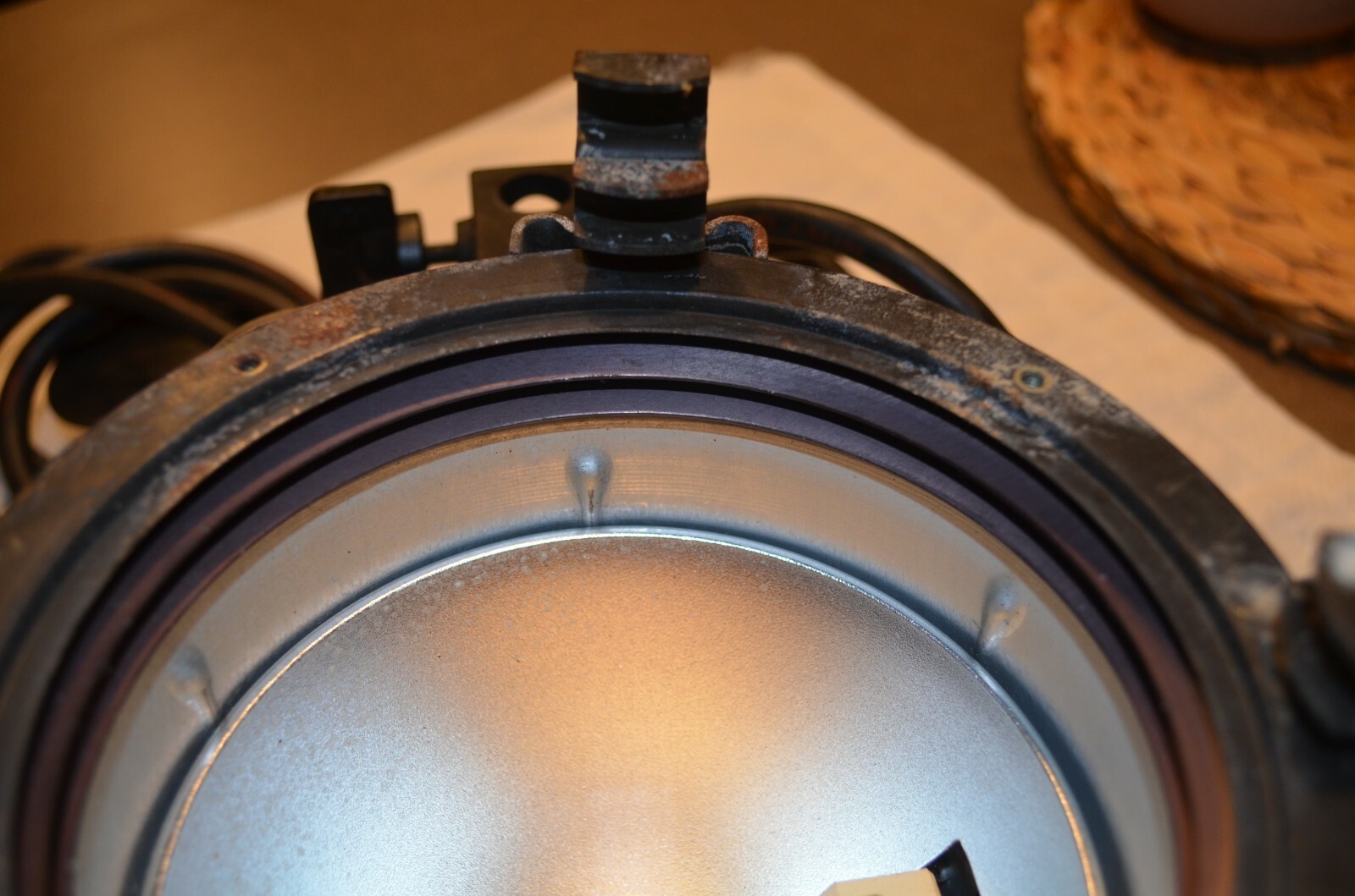 Arri Arrilite 650 Open Face Flood and Spot Tungsten Light Includes Bulb 120V