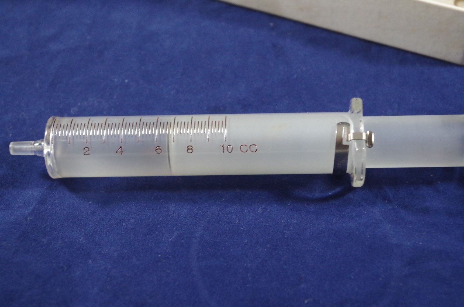 B-D Yale 10cc hypodermic syringe  No.10Y graduated with box (Glass)  Vintage