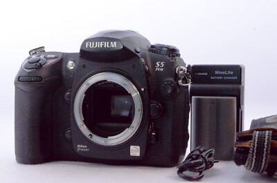 ''Near Mint'' Fujifilm FinePix S5 PRO 12.34MP Digital SLR Camera for Nikon F 527C