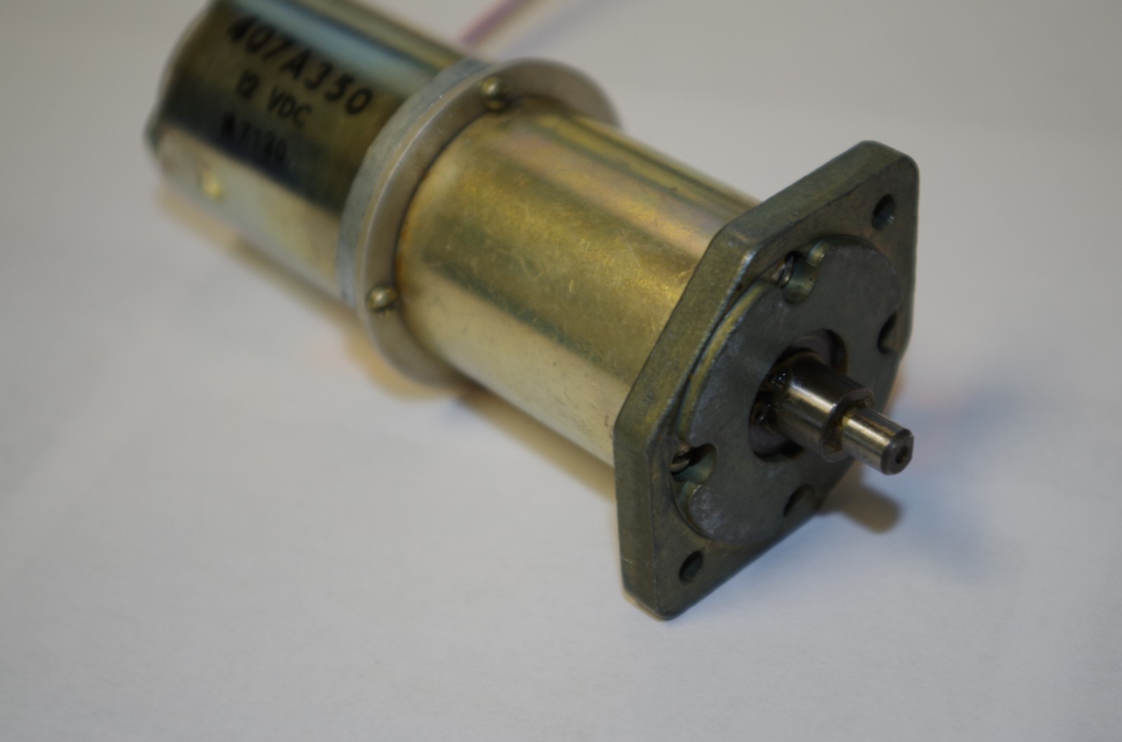 12VDC GEARED DC MOTOR TRW GLOBE 407A350 36RPM 216ma. TORQUE 250 OZ