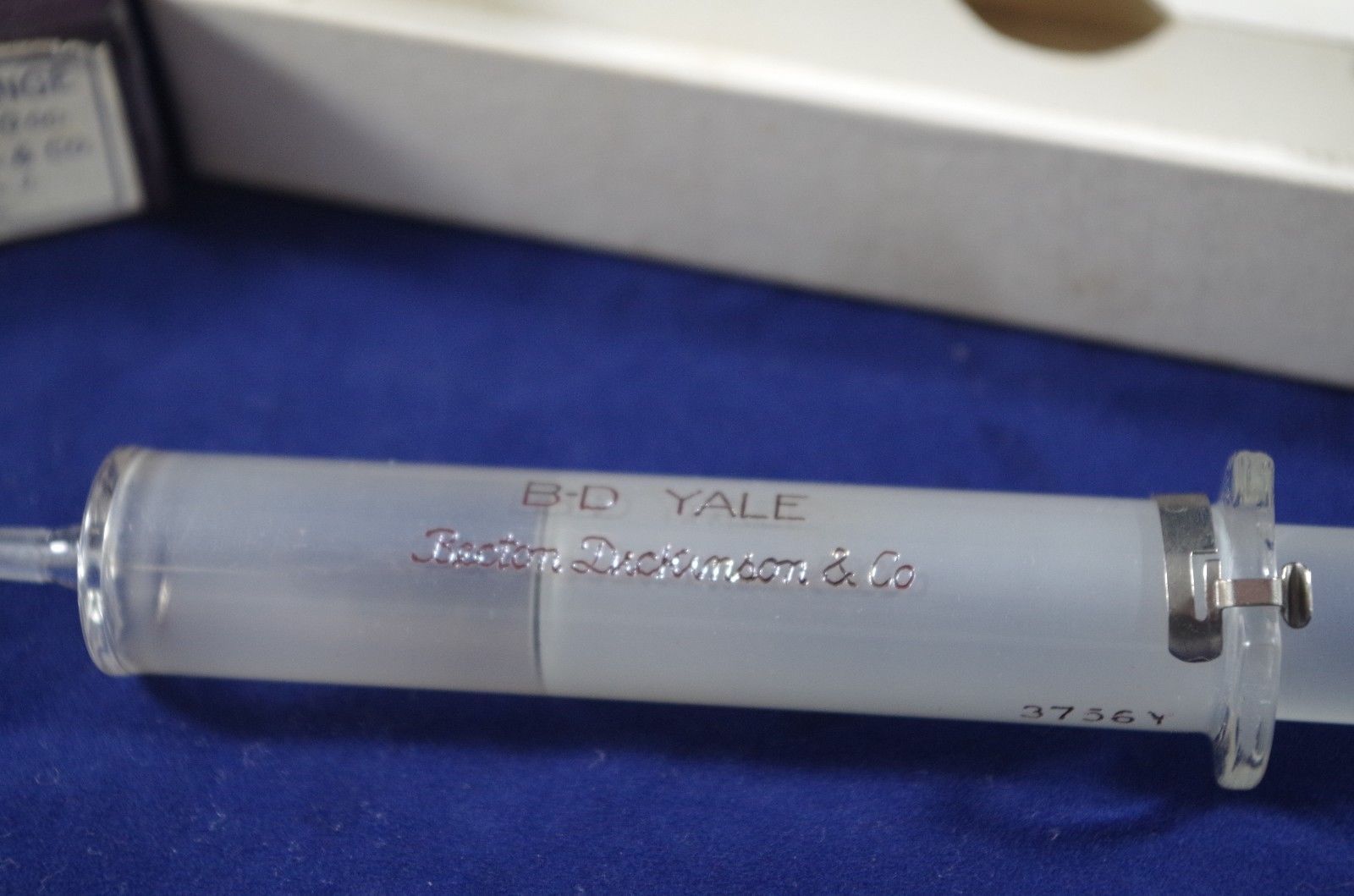 B-D Yale 10cc hypodermic syringe  No.10Y graduated with box (Glass)  Vintage