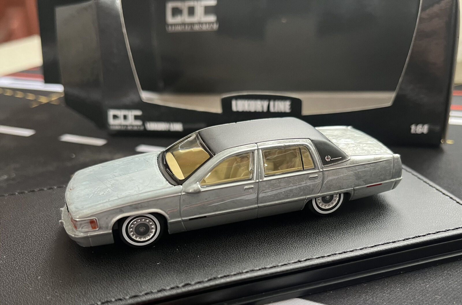 1/64 GOC キャデラック Cadillac FLEETWOOD 1993 ピンク一台 GOC 1⁄64