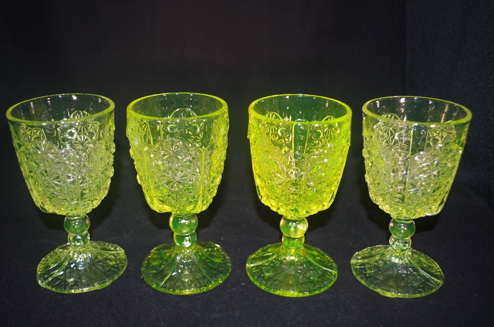 EAPG VASELINE GLASS (CANARY YELLOW) DAISY & BUTTON (SET 4)