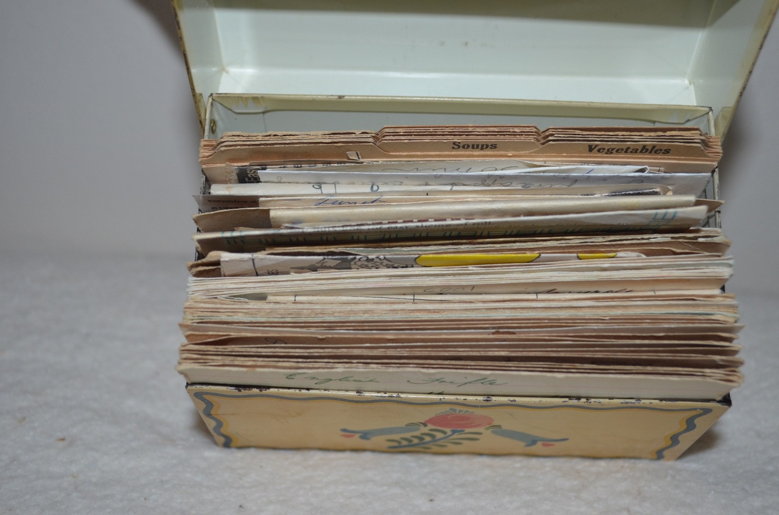 Vintage Ohio Art Tin Recipe Box with Vintage Recipes Folk Art Toleware 3.5