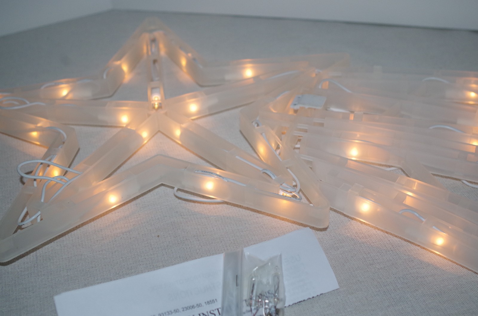 Twinkling Shooting Star Indoor/Outdoor Holiday Decor Display - Folding / Lighted