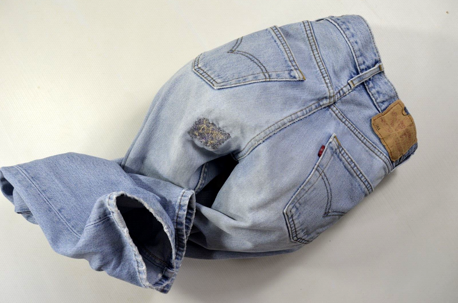 vintage LEVIS 6501 womens 501 JEANS (tag W28) W26 L32 size 6 vintage LEVIS 6501 womens 501 JEANS (tag W28) W26 L32 size 6