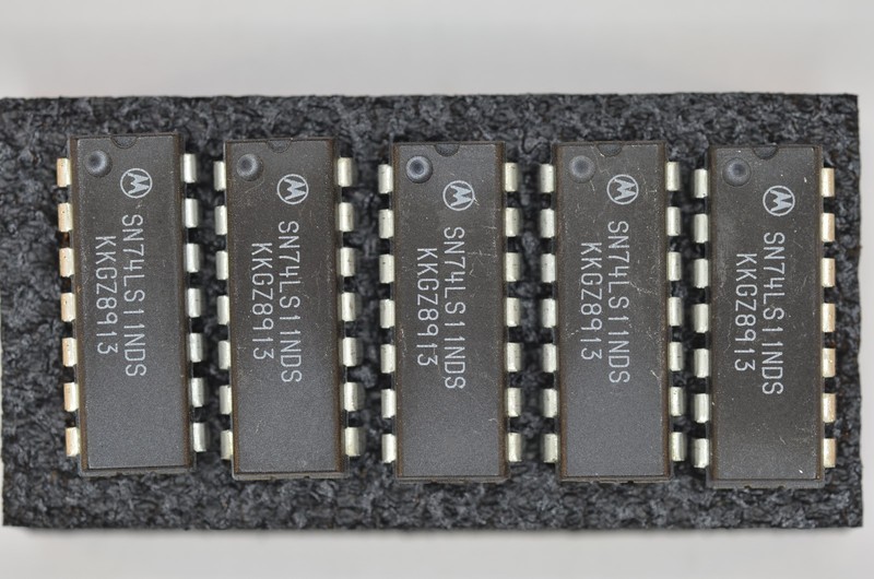 5 Ci Traversant Sn74ls11n Motorola