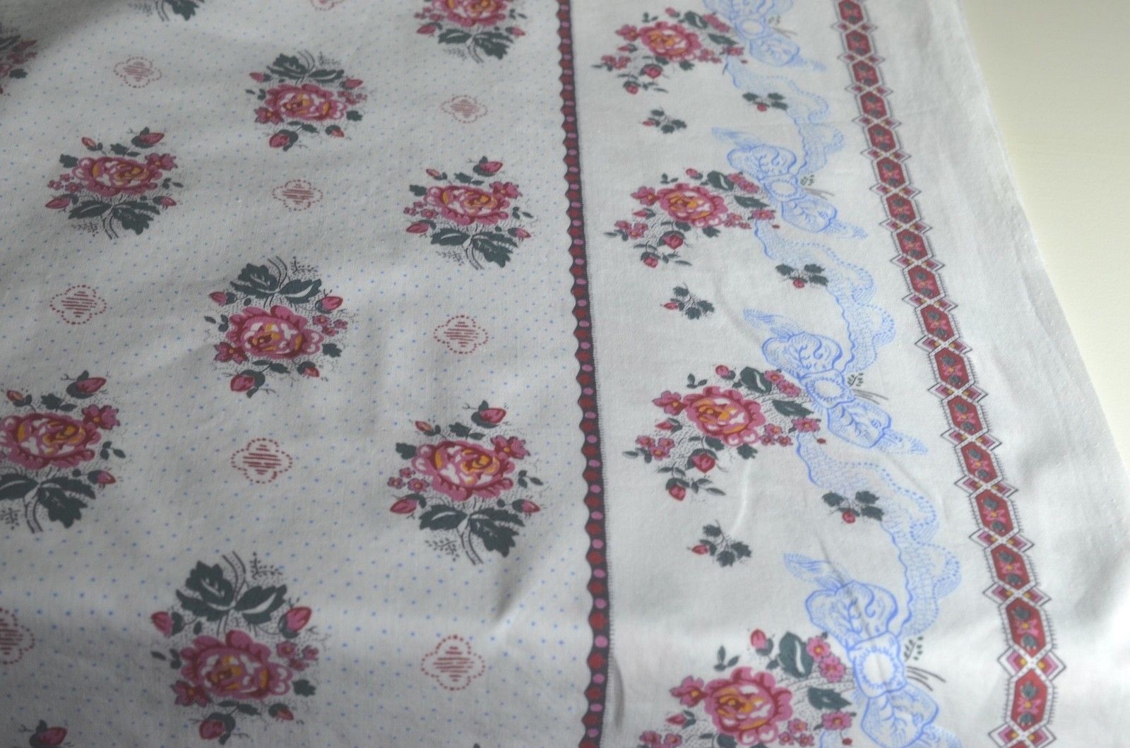 VINTAGE SOULEIADO FRENCH PROVENCAL FABRIC WITH ROSES 2½+ YDS UU116