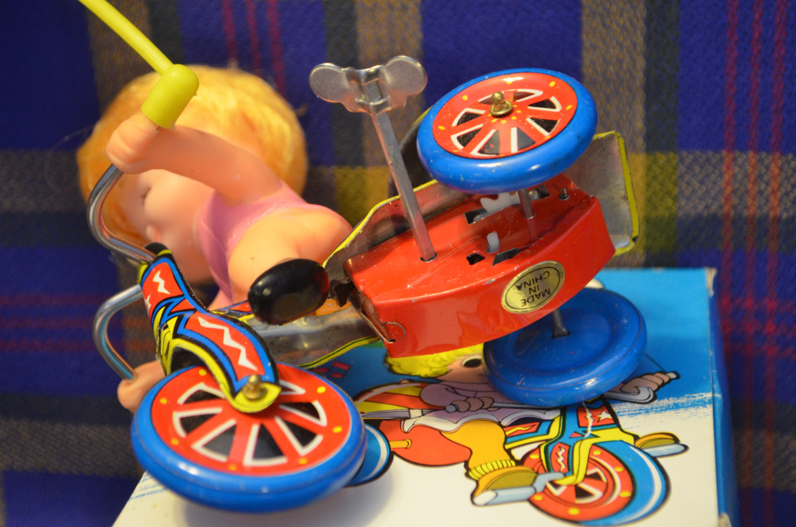 Wind-upMetal GIRL'S TRICYCLEw/ Blonde Girl Holding Balloon in Original Box-China