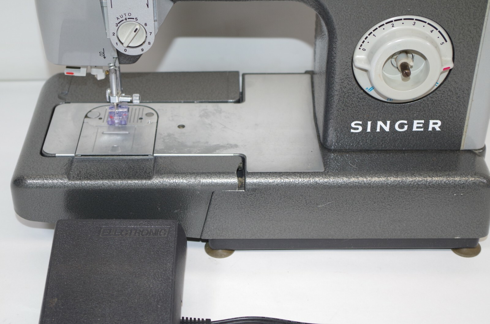 Singer CG-590 C Commercial Mechanical Sewing Machine Professional