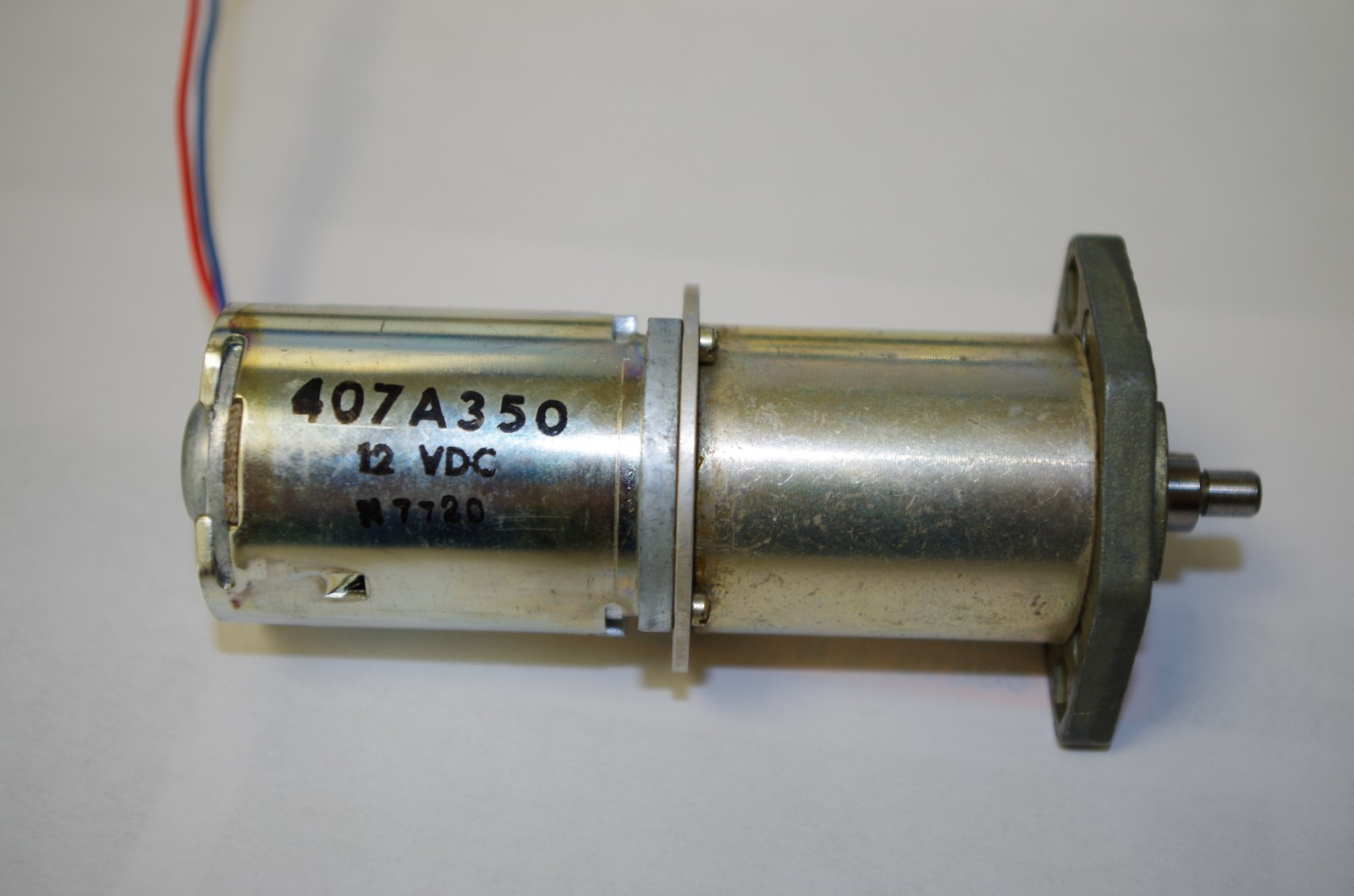 12VDC GEARED DC MOTOR TRW GLOBE 407A350 36RPM 216ma. TORQUE 250 OZ