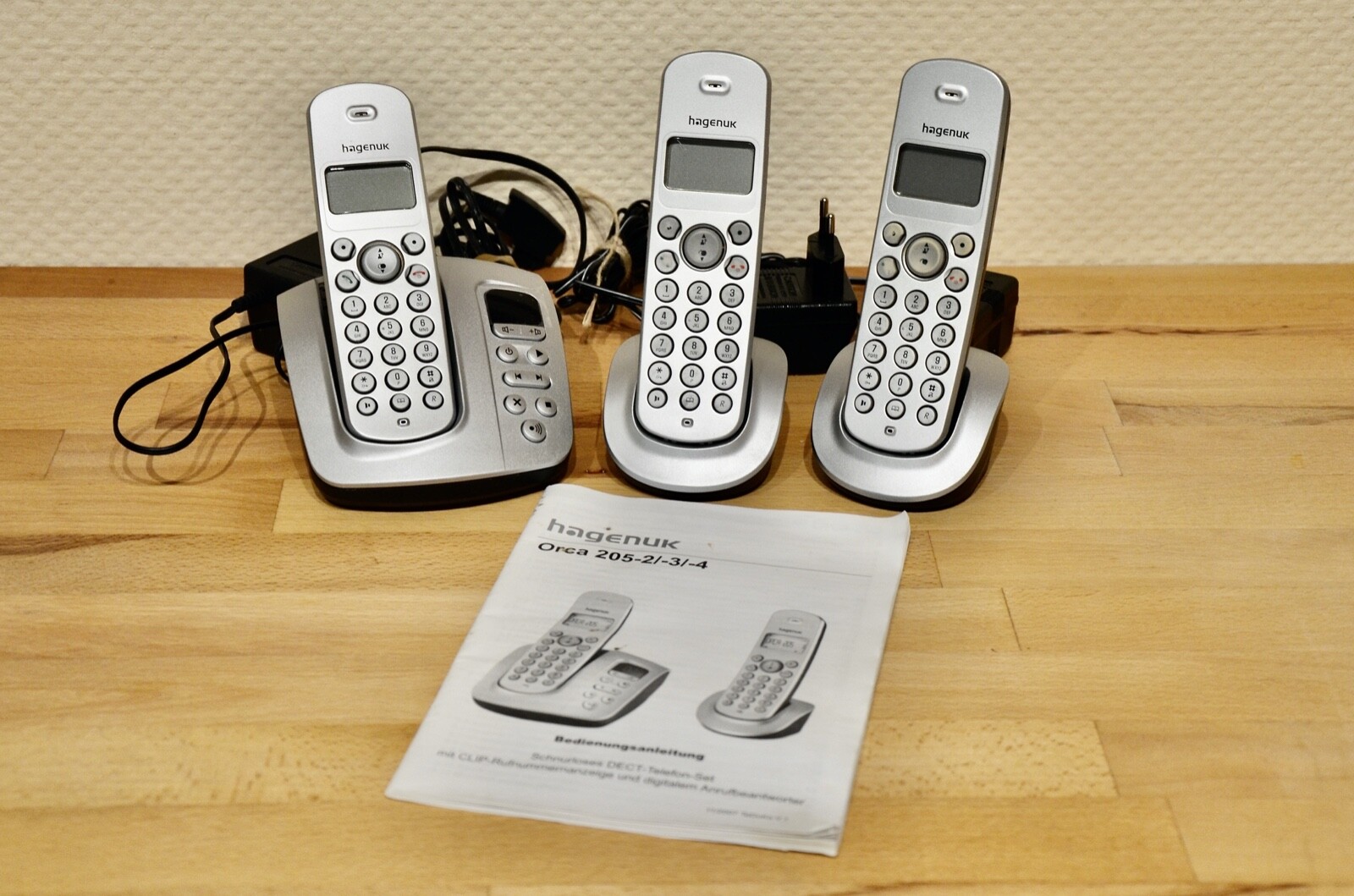 Telefon-Set hagenuk Orca 205-3 DECT 1 Basis und 2 Ladeschalen Anrufbeantworter