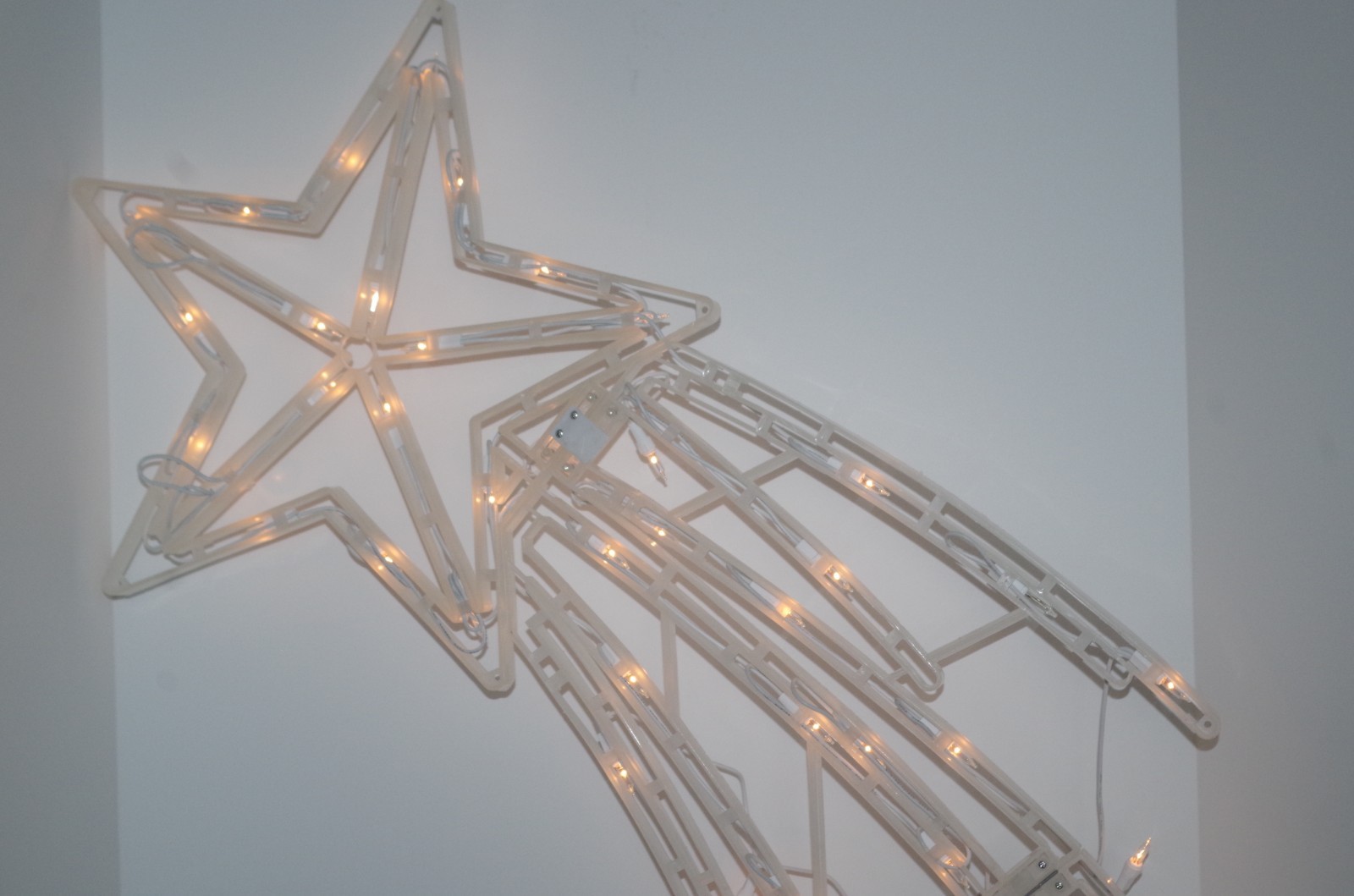 Twinkling Shooting Star Indoor/Outdoor Holiday Decor Display - Folding / Lighted