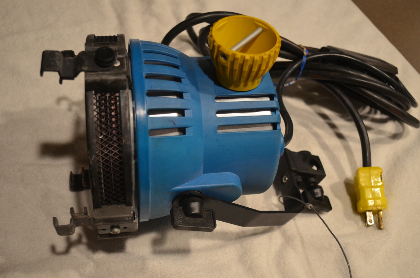 Arri Arrilite 650 Open Face Flood and Spot Tungsten Light Includes Bulb 120V