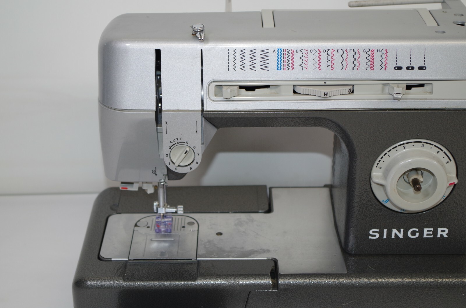 Singer CG-590 C Commercial Mechanical Sewing Machine Professional