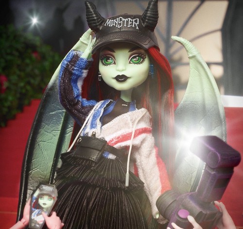Mattel Creations Off-White c/o Monster High Electra Melody