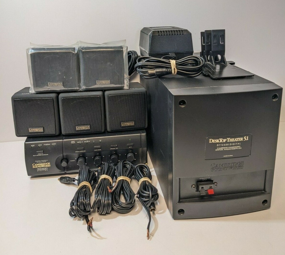未使用品】CREATIVE DESKTOP THEATER 2500V