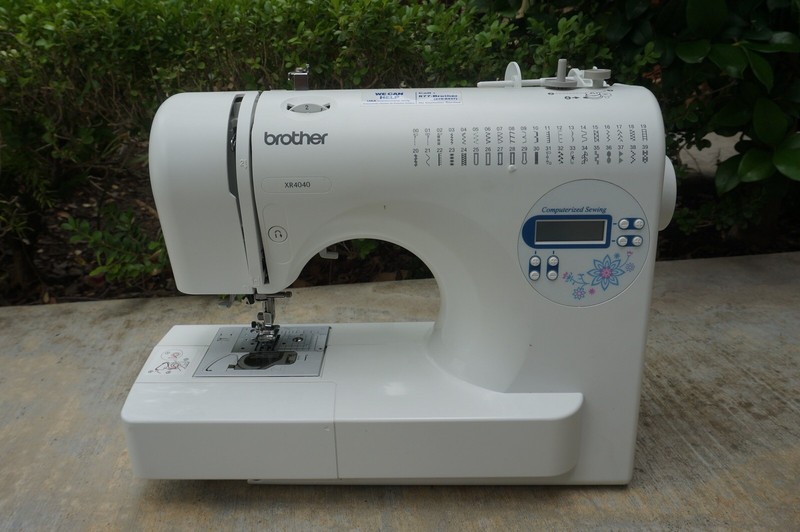 Brother XR4040 Computerized Sewing Machine Original Box *EXCELLENT