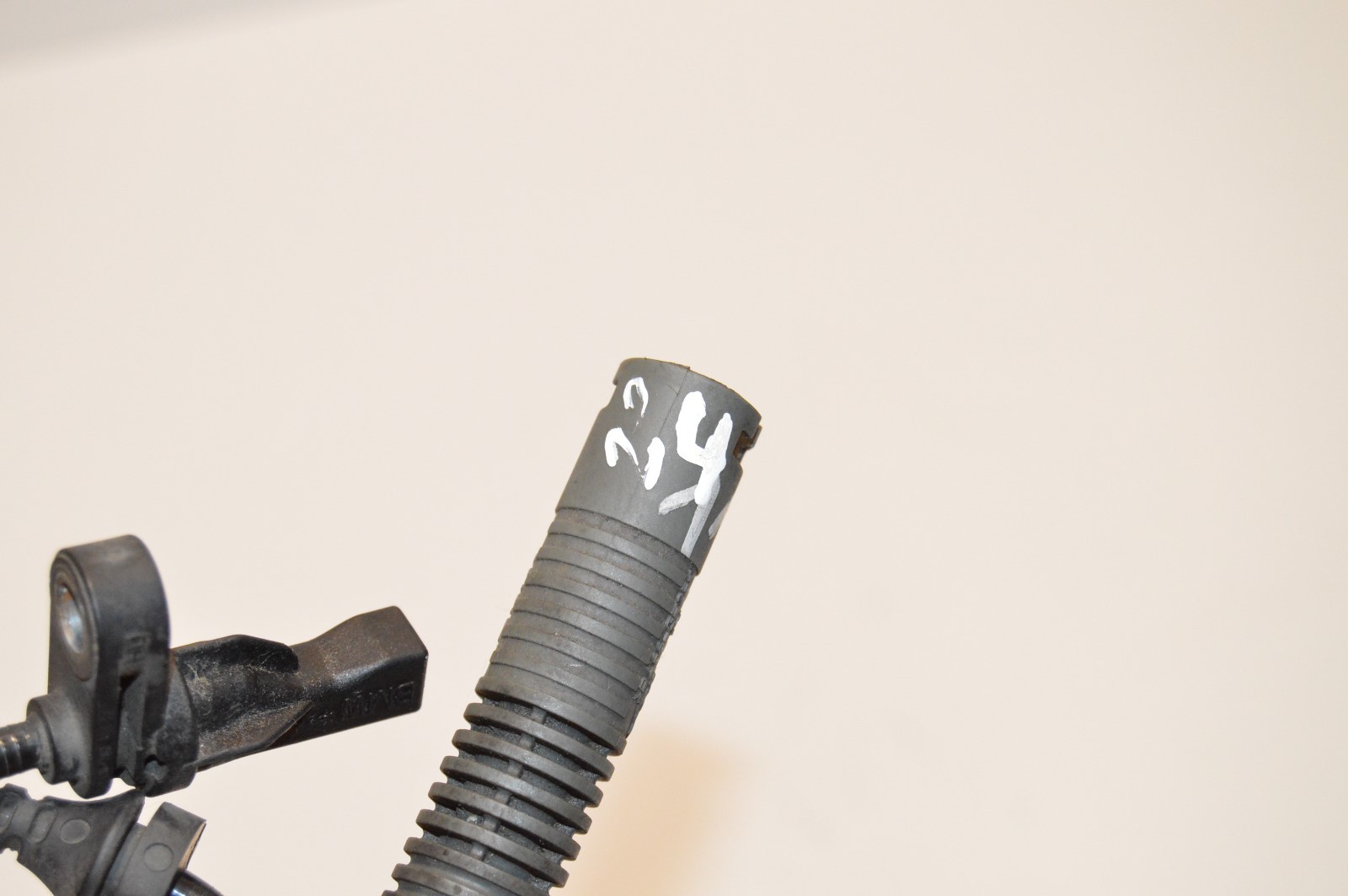 Bmw E87 118d 1 Series Front Abs Sensor 6762465 (24) Used for sale in