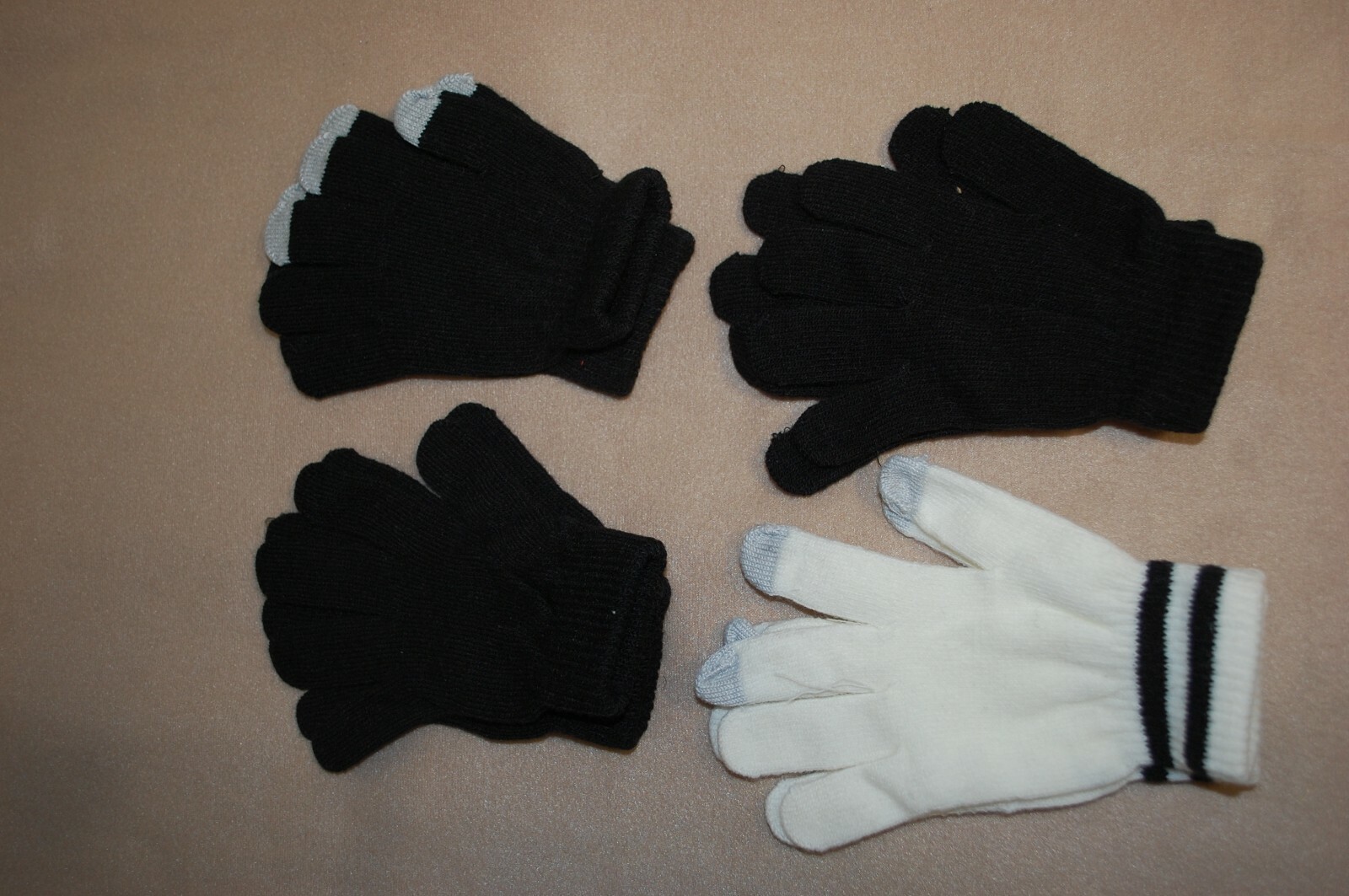 Womens 4 PAIR LOT WINTER STRETCH KNIT GLOVES Black