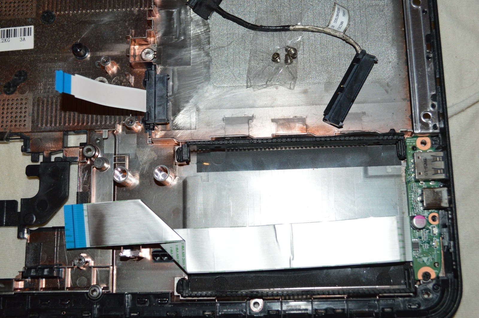 HP 15-f305dx Bottom Case Cover Housing,Speakers EAU96002010B3412KG  38U86TP20