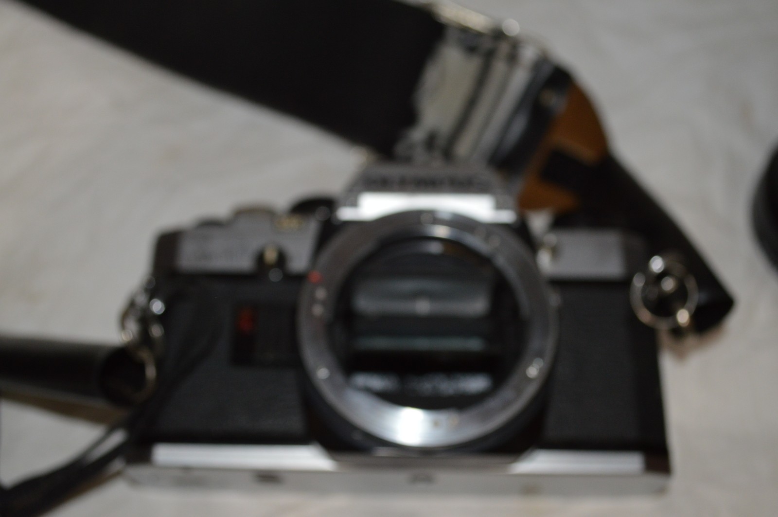 OLYMPUS OM10 LOOKS NICE FOR PARTS