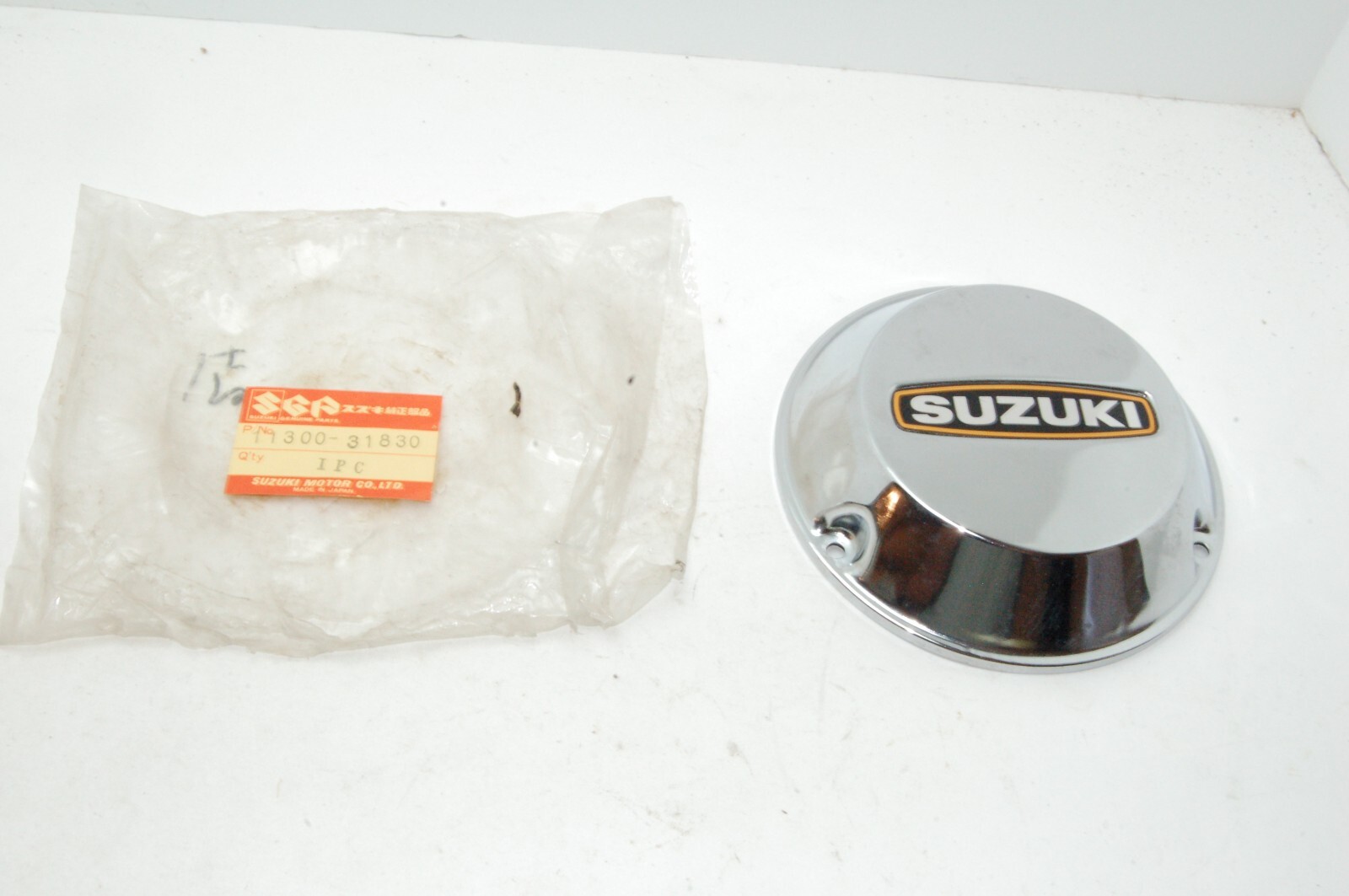 NOS SUZUKI CONTACT BREAKER CAP 11300-31830 72-76 LEMANS NOS SUZUKI CONTACT BREAKER CAP 11300-31830 72-76 LEMANS
