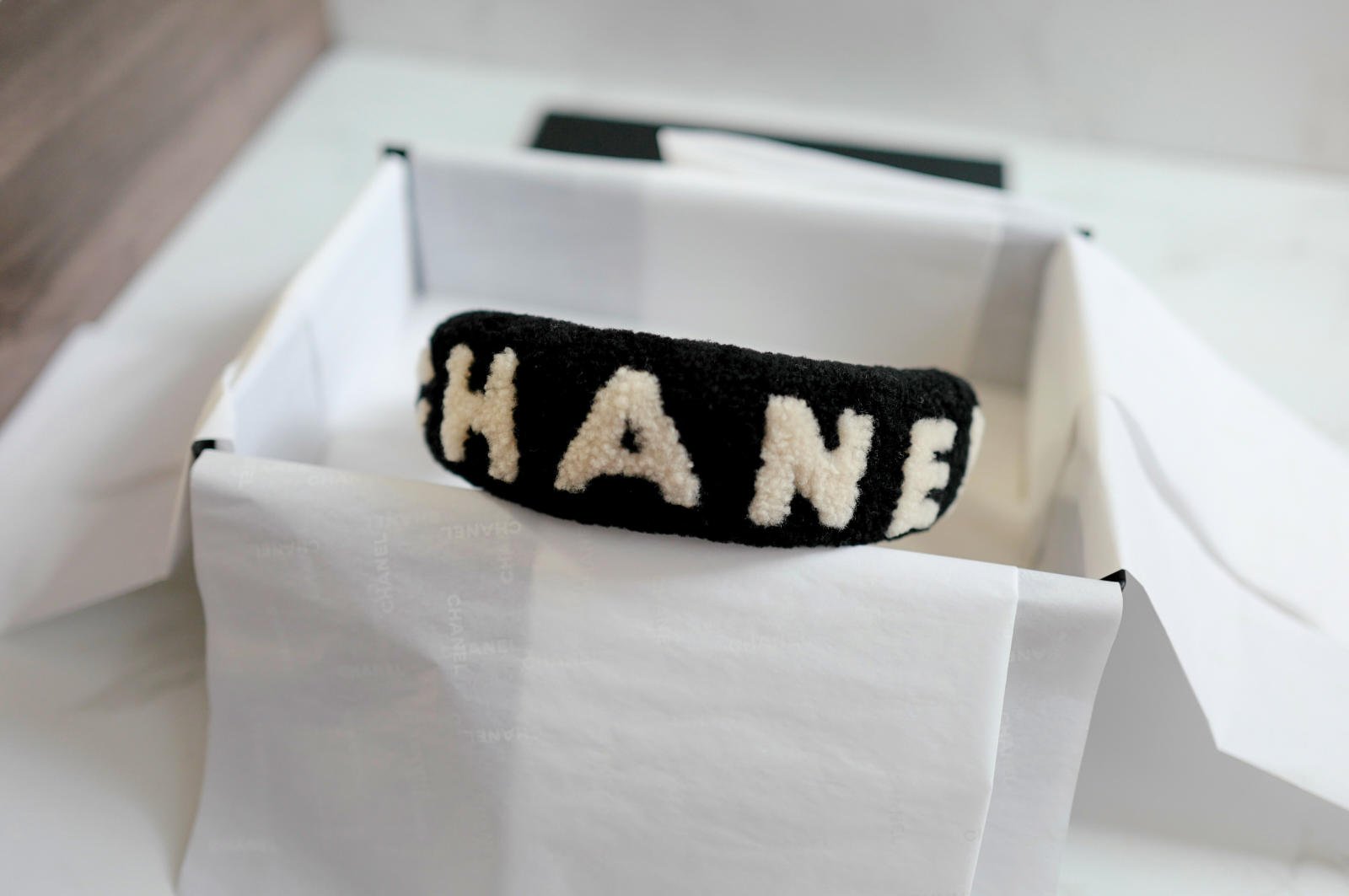 CHANEL ファーイヤーマフ ブラック・ホワイト CHANEL シャネル イヤーマフ ファー ココマーク 黒 (ブラック