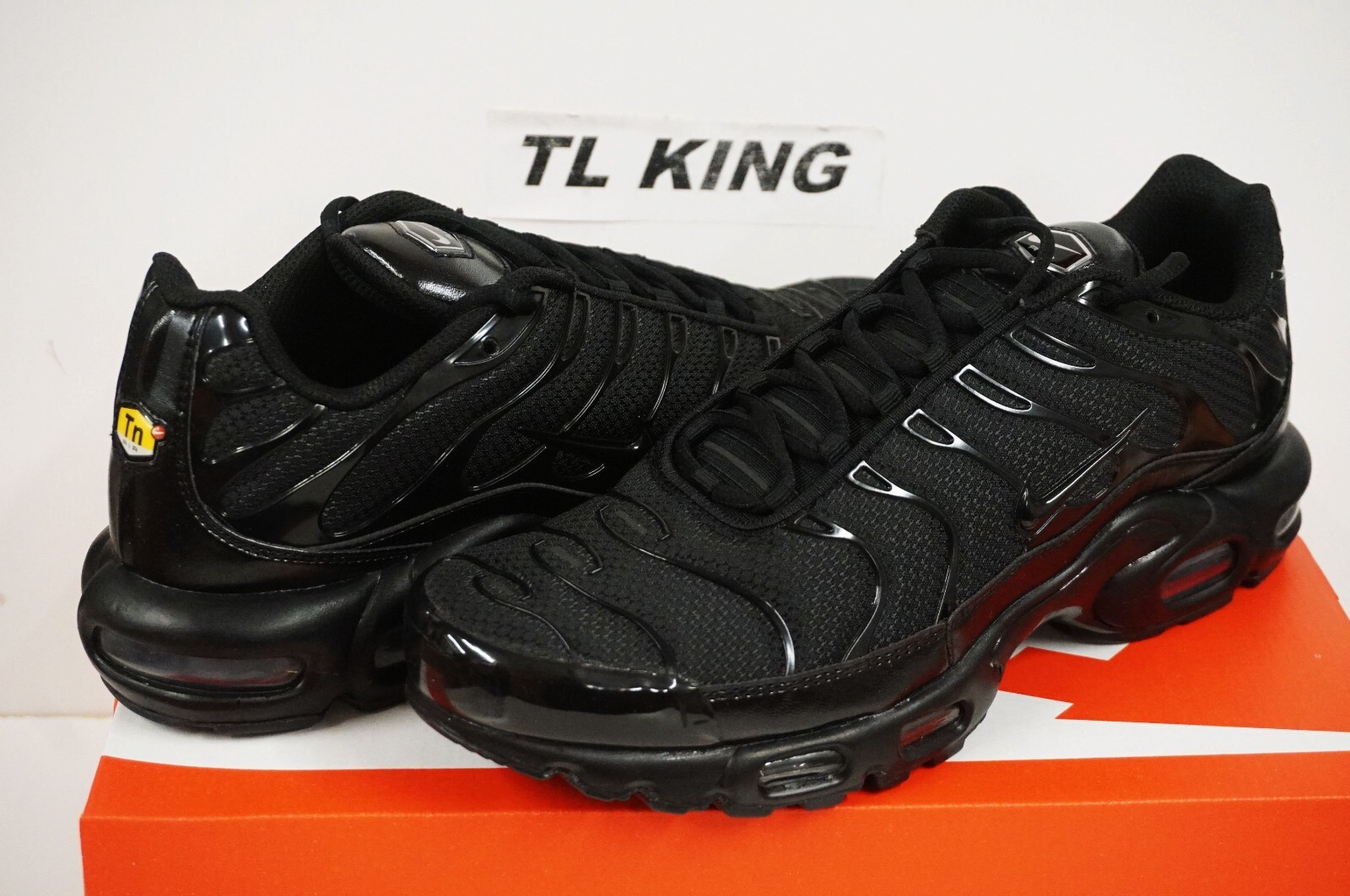 nike tuned black