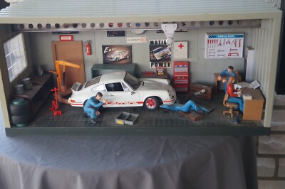 Kultige,ältere  Auto Garage Autowerkstatt von PlayGO/HongKong mit Metall Porsche