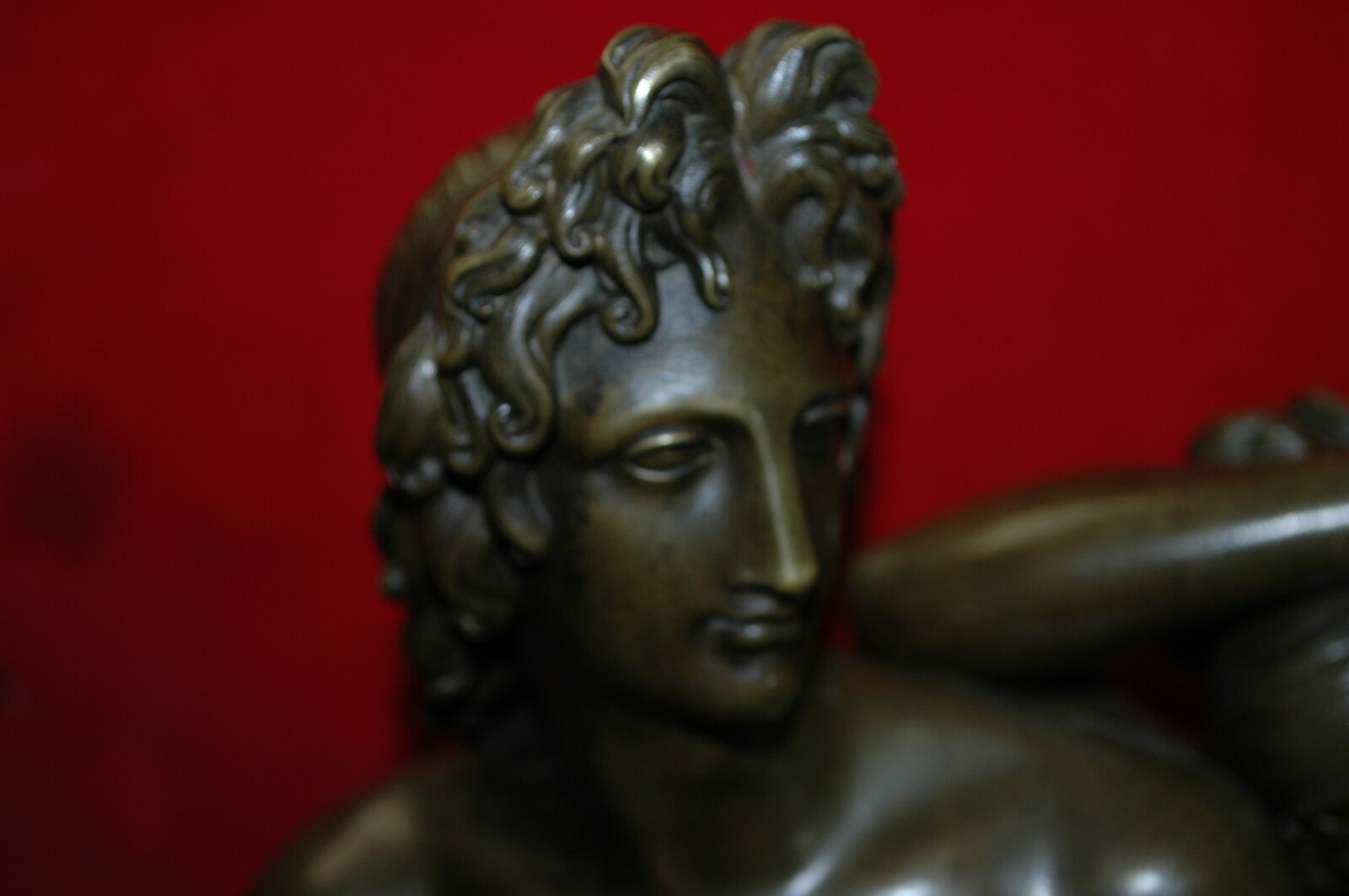 ANTIQUE 1800-1830 FRENCH DORE BRONZE AND RED LANGUEDOC MARBLE CLOCK