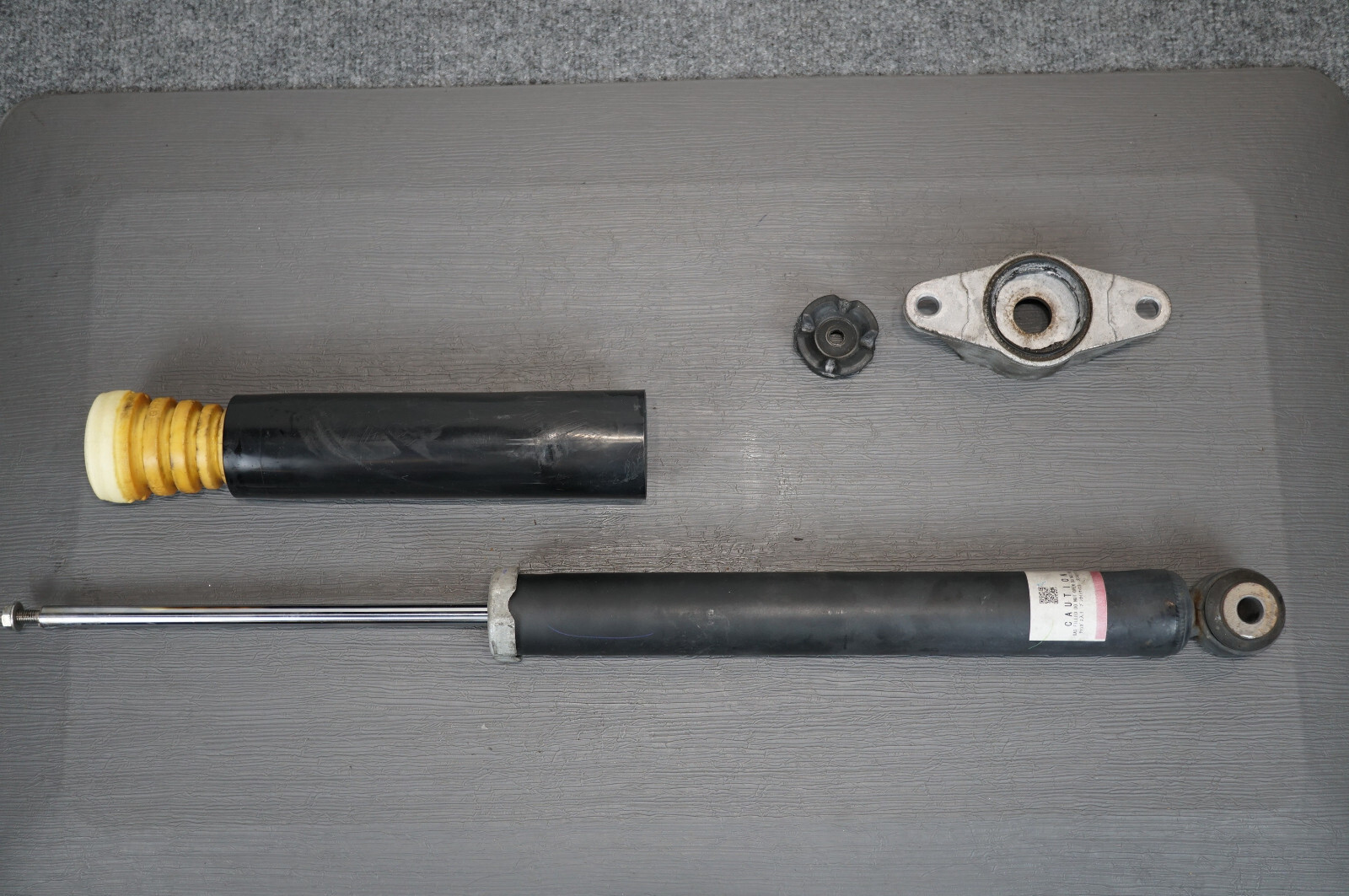🔅2017 Mazda 6 Mazda 6 Shock Absorber Rear Right OEM GMN4 28 700 🔅2017 Mazda 6 Mazda 6 Shock Absorber Rear Right OEM GMN4 28 700