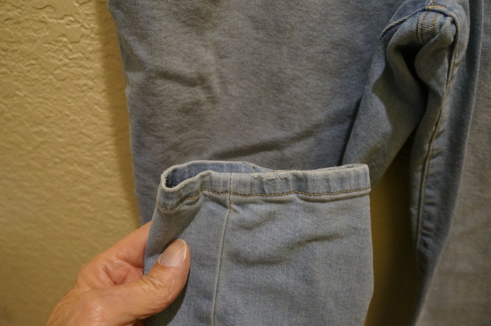 KID'S UNISEX ACID WASHED BLUE JEANS BY CHAPS SIZE 14