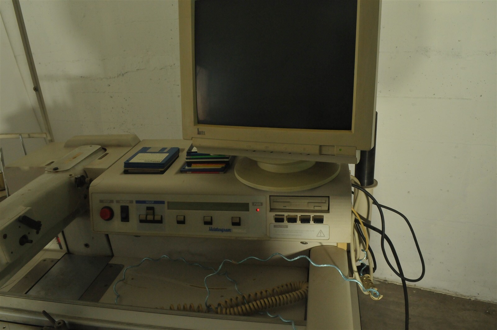 Meistergram 900XLC Embroidery machine w tool chest of drawers sewing pattern