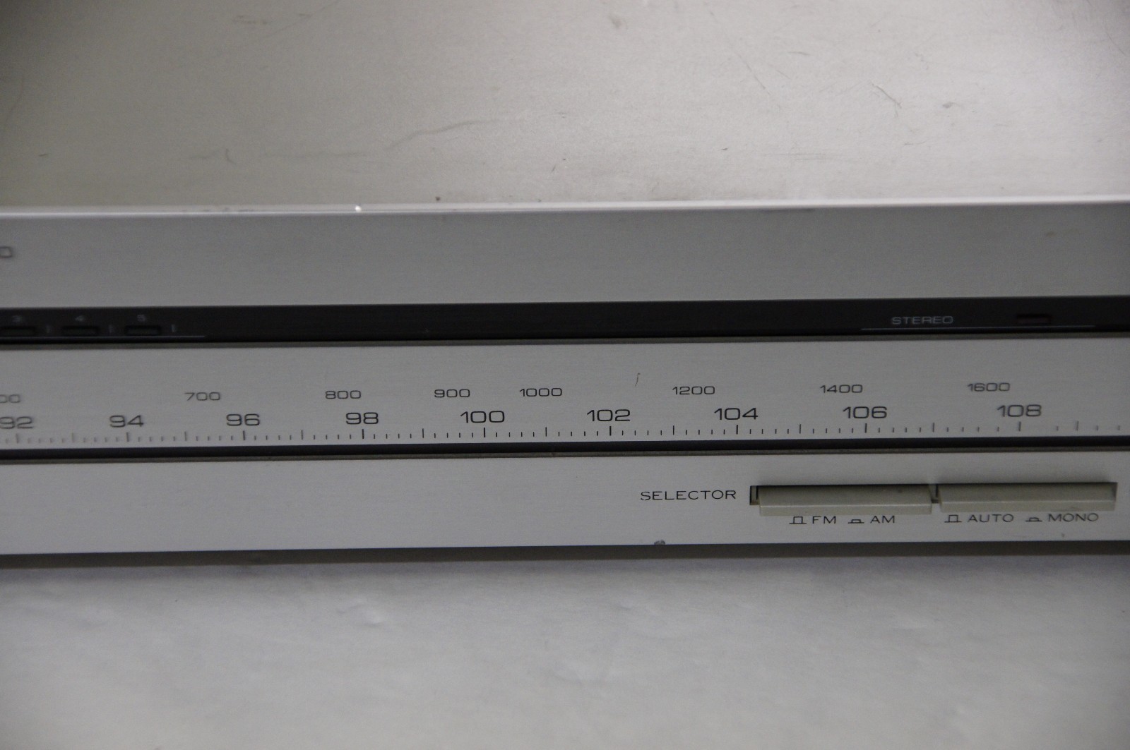 Kenwood KT-30 AM/FM Stereo Tuner - Powers On, Missing Side Screws - For Parts
