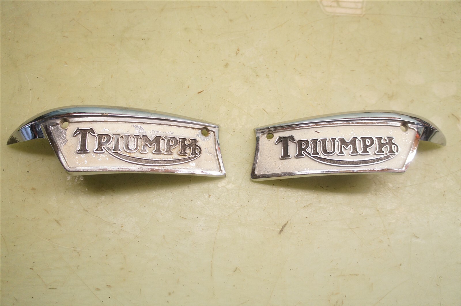 Triumph 純正タンクバッジ　2個セット $_57.JPG?set_id=880000500F