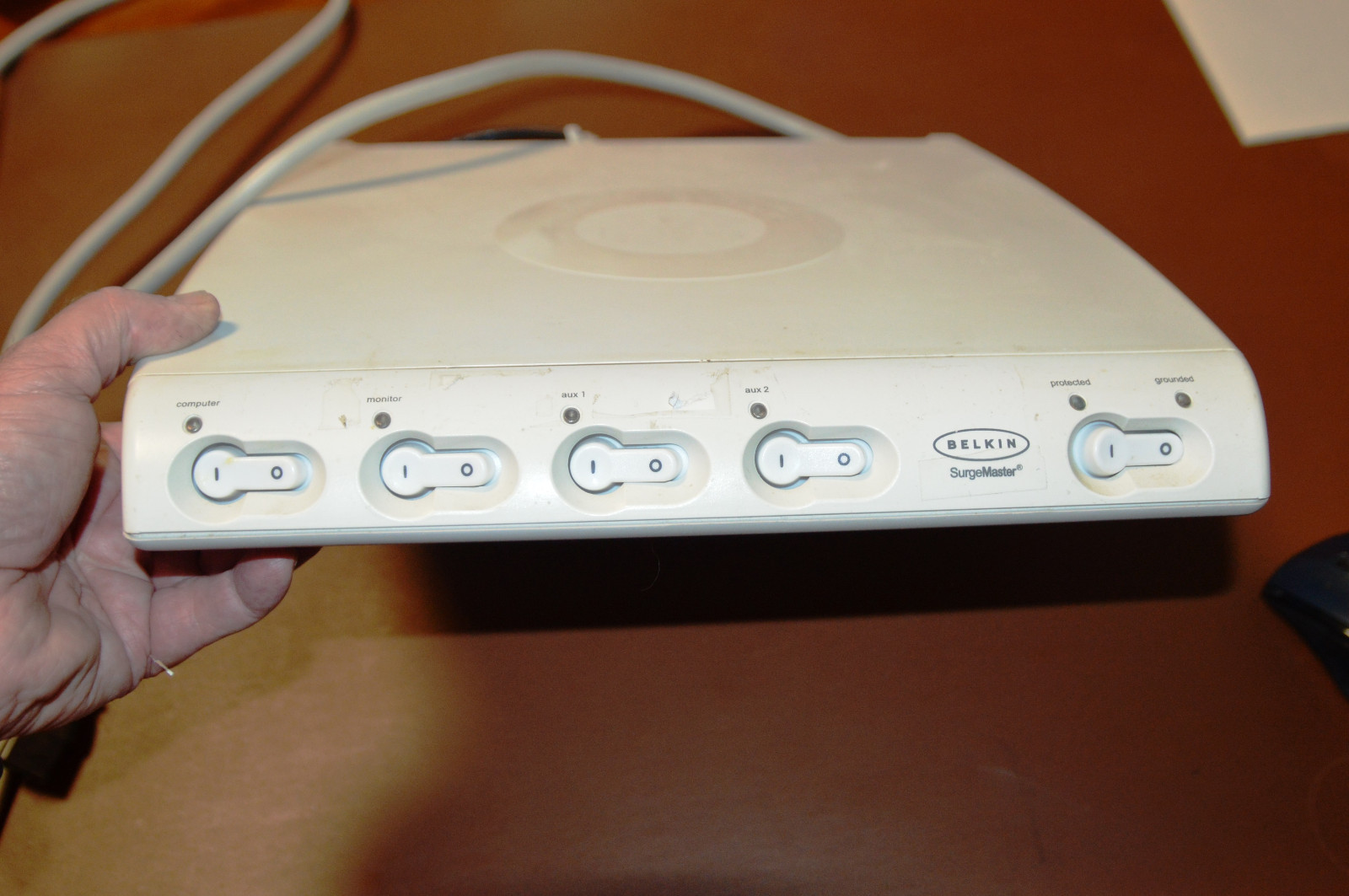 Belkin Relocatable power taps on flat monitor table